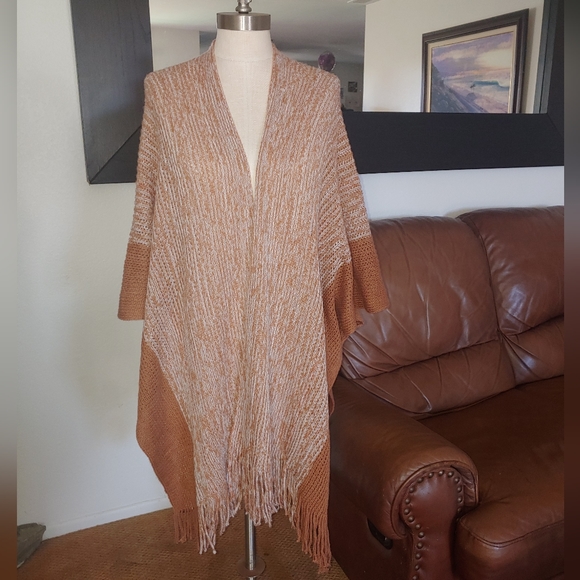 NWT Justin & Taylor Light Brown Poncho with Fringe - Picture 3 of 5
